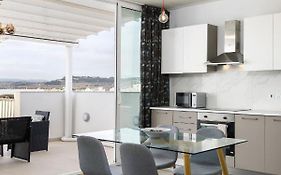 Hilltop Apartments - Stylish Comfort Living Close To The Sea, Bugibba